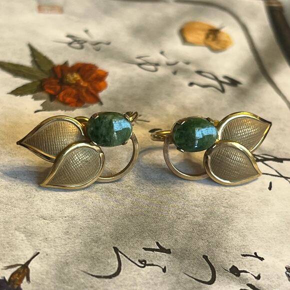 Vintage Delicate Signed 14K Gold Filled Nephrite Jade Stone Leaf Earrings - Picture 1 of 5